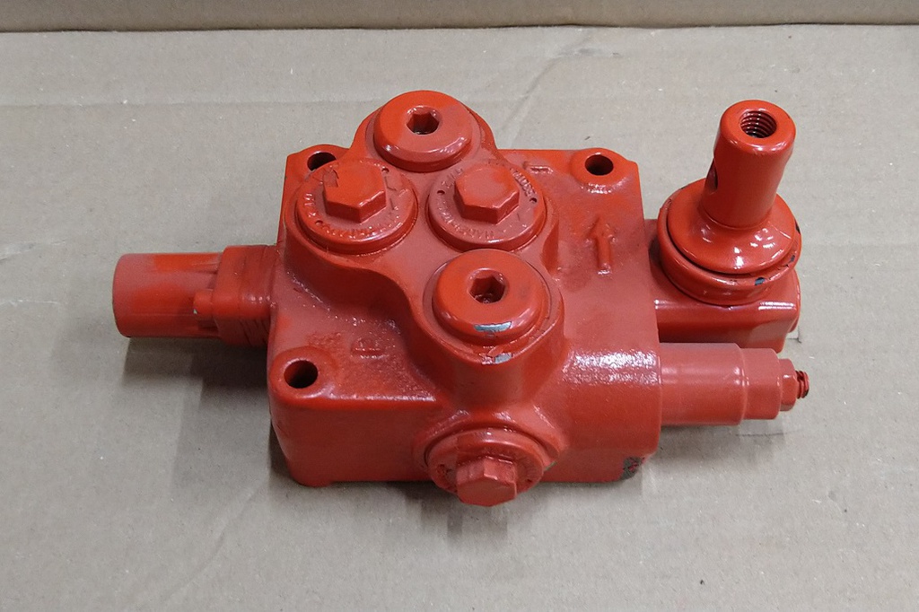DIRECTIONAL VALVE, Walvoil SD5/1, Farmi Forest